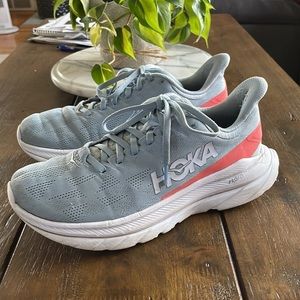 Hoka -Size 8B